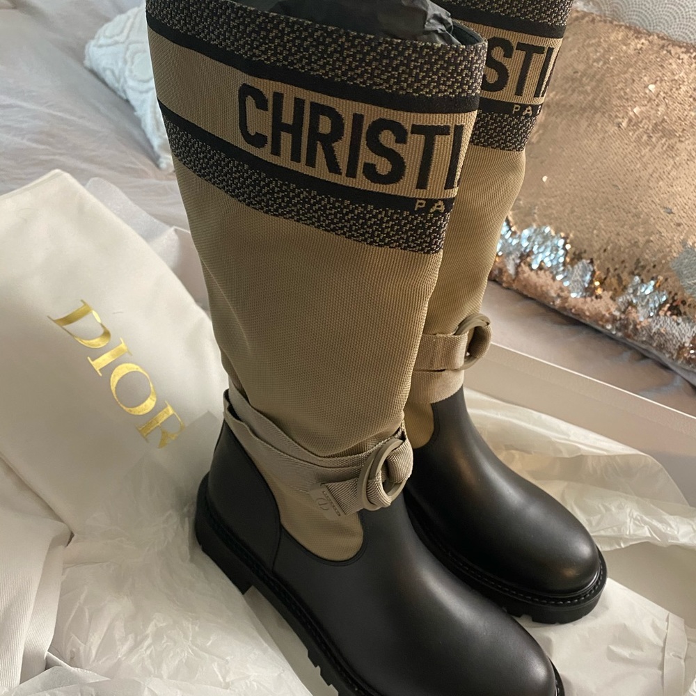 Dior boots Army green Black and Tan! Perfect for fall